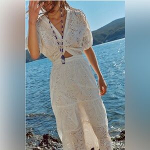 ZARA PERFORATED KNOTTED EMBROIDERED DRESS
WHITE 0/3256/695/250/02. Size Small.